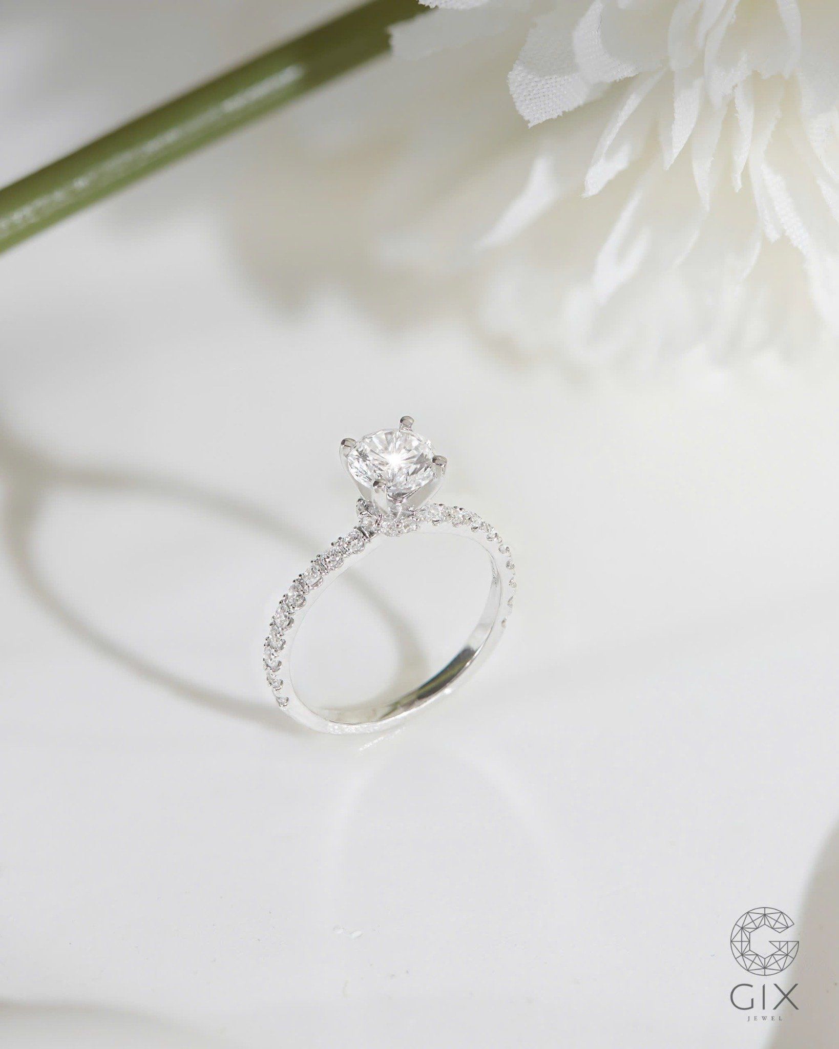 Nhẫn cầu hôn Moissanite vàng 18k đẹp - Bliss Touch | Gix Jewelry