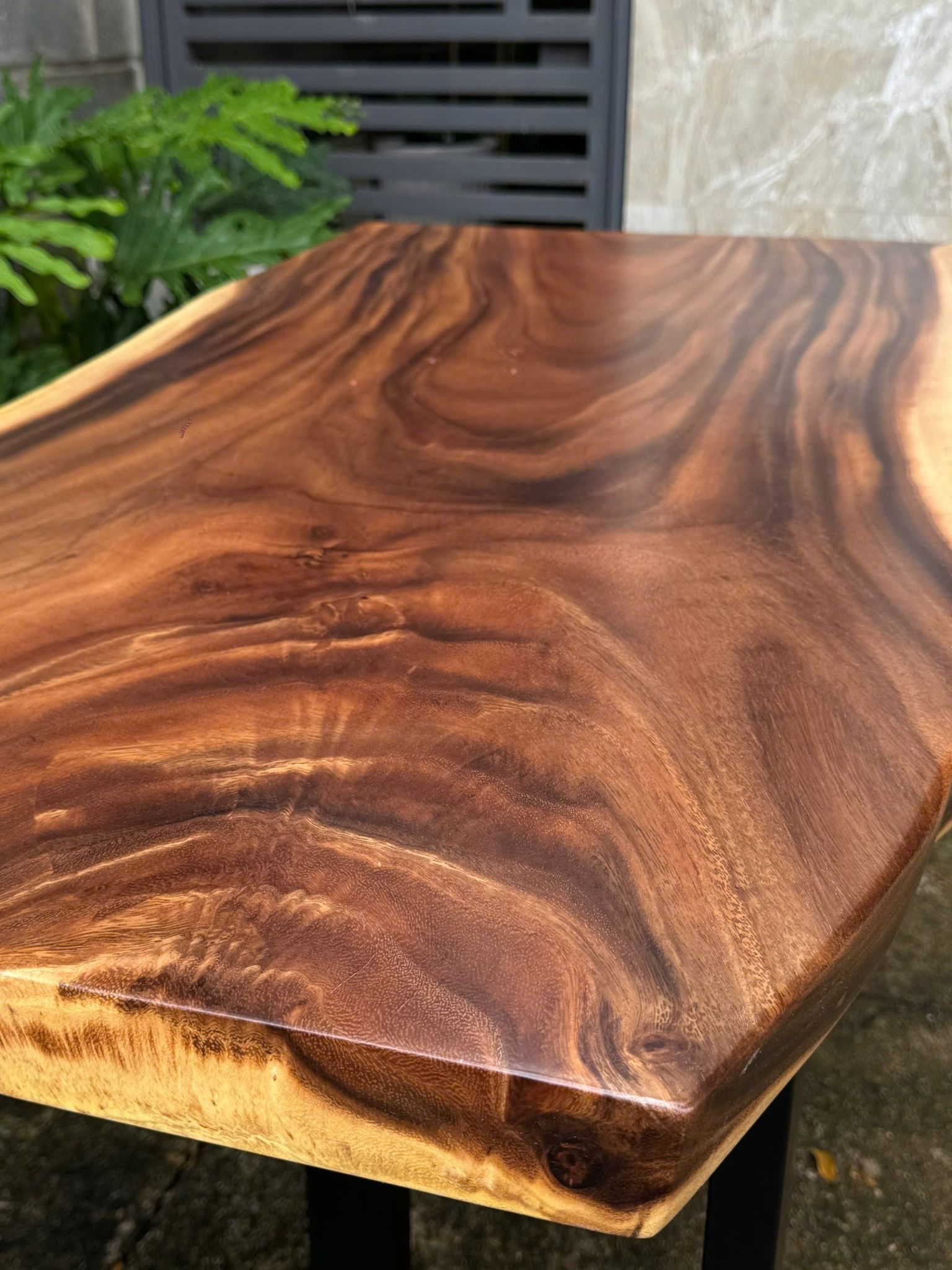 BÀN GỖ ME TÂY 126 x 65-63-66 x 5 CM