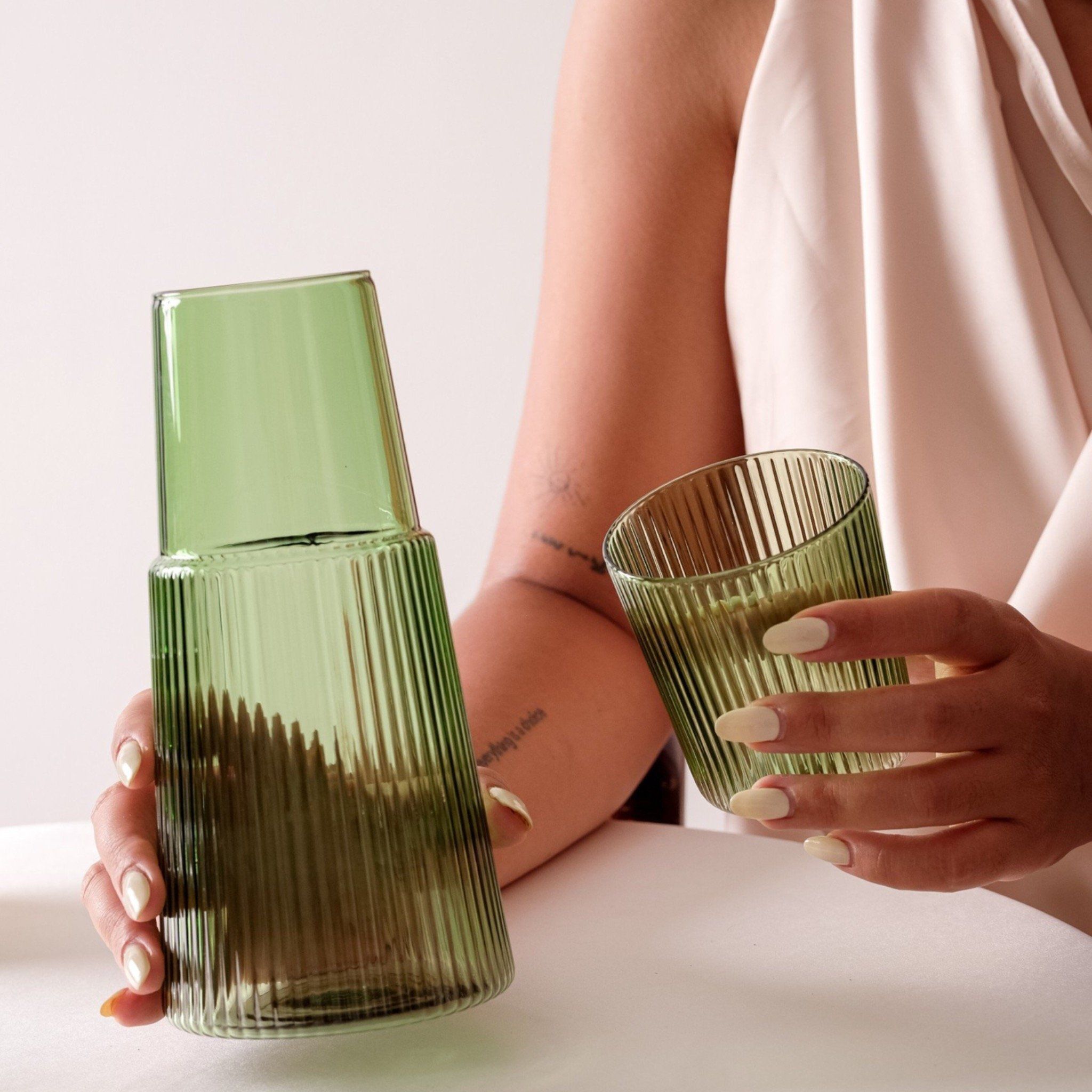 Bình nước kèm nắp Narciso 0.6L