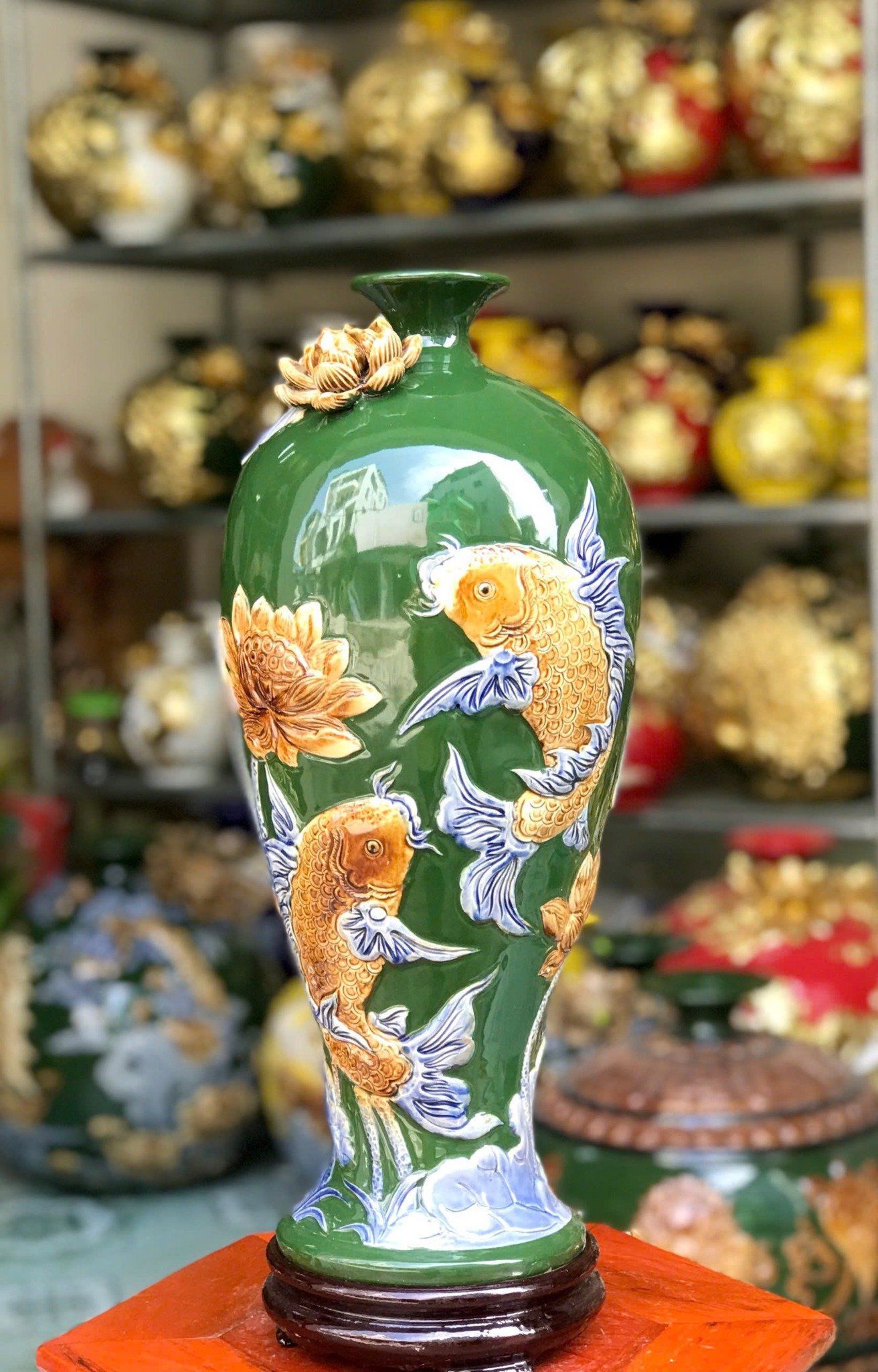 Bình mai men màu đắp nổi 3D họa tiết SEN CÁ hàng Bát Tràng chính hãng BMVHSC