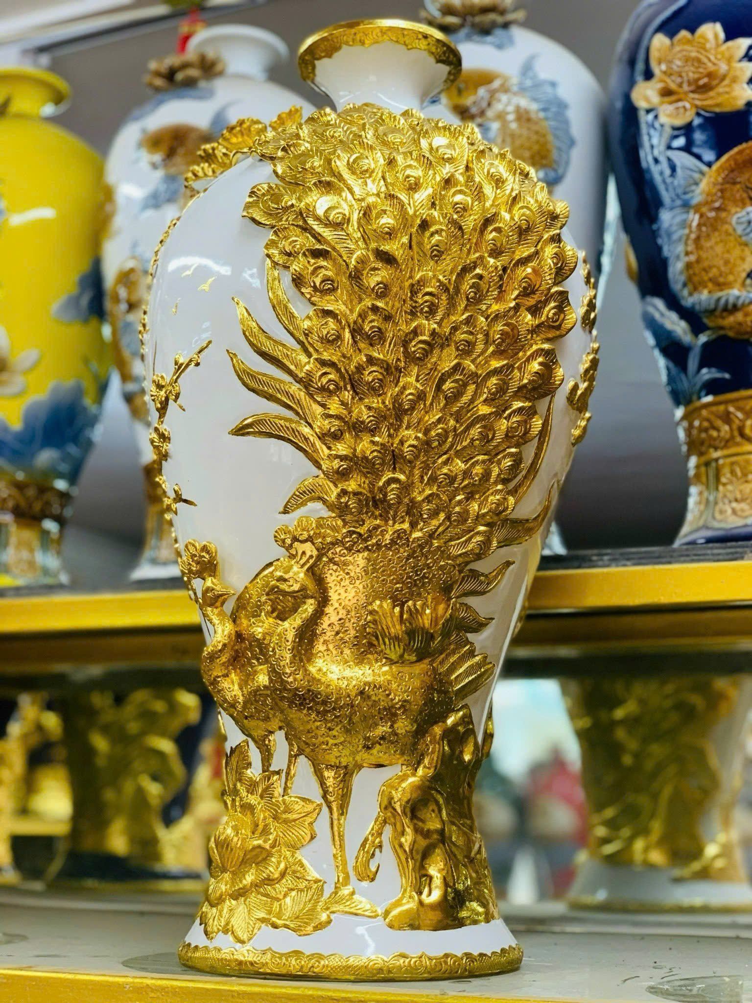 Bình mai men màu họa tiết dát vàng 24K
