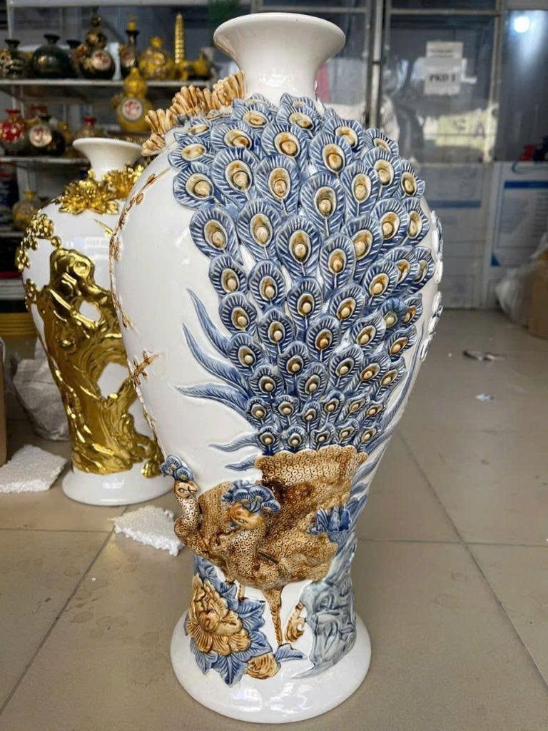 Bình mai men màu đắp nổi 3D