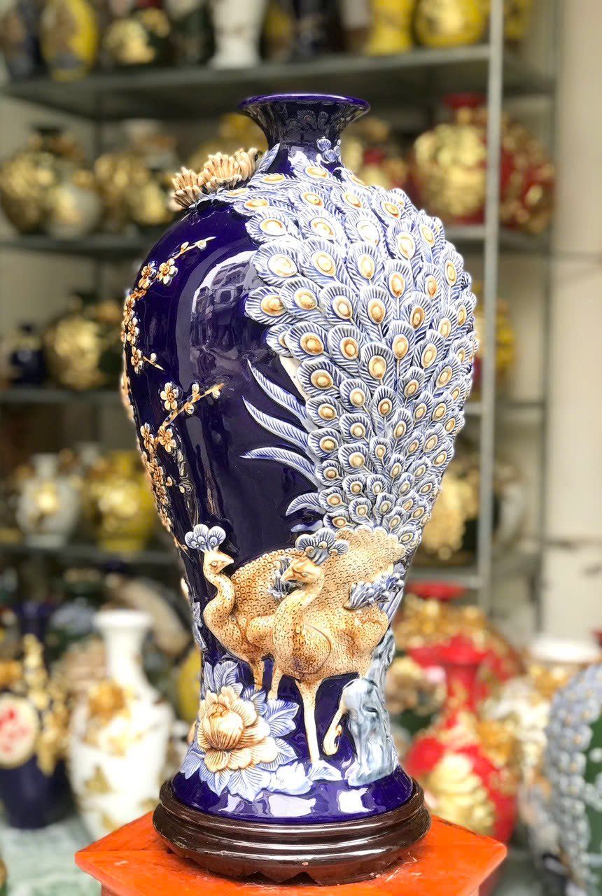 Bình mai men màu đắp nổi 3D