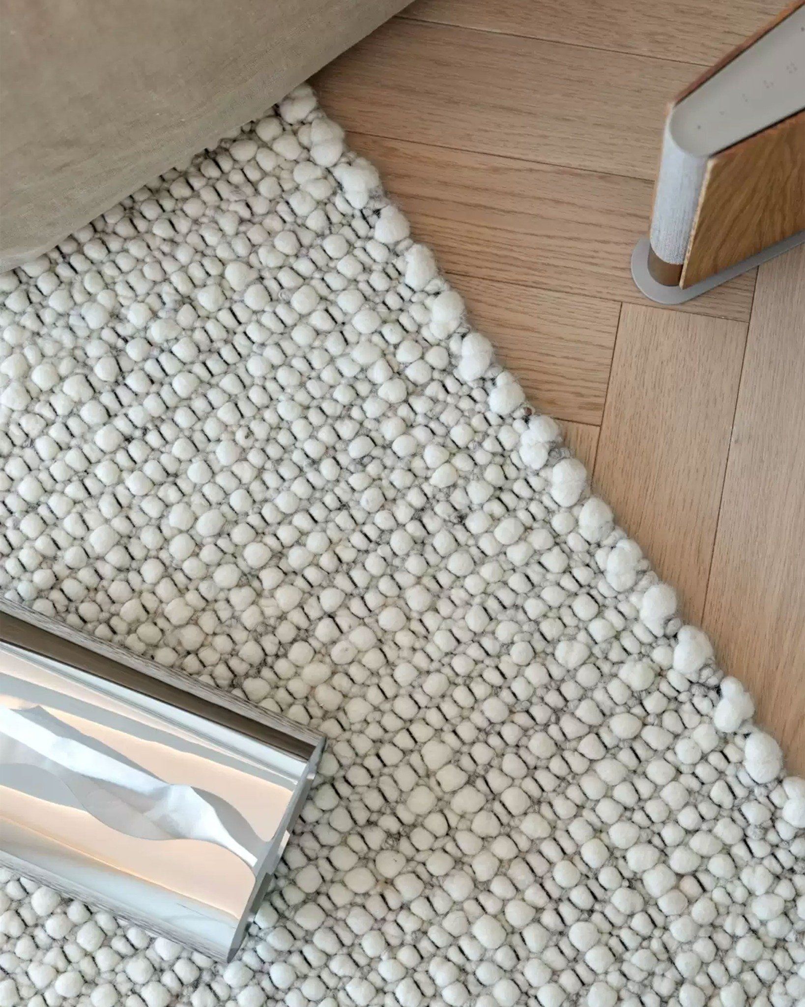 Ivory Field Wool Rug - Indian Imported Rug