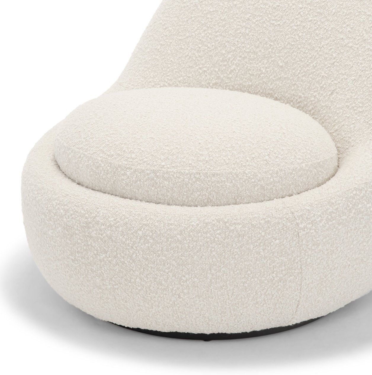 The P. White armchair | HÃNG TRƯNG BÃY