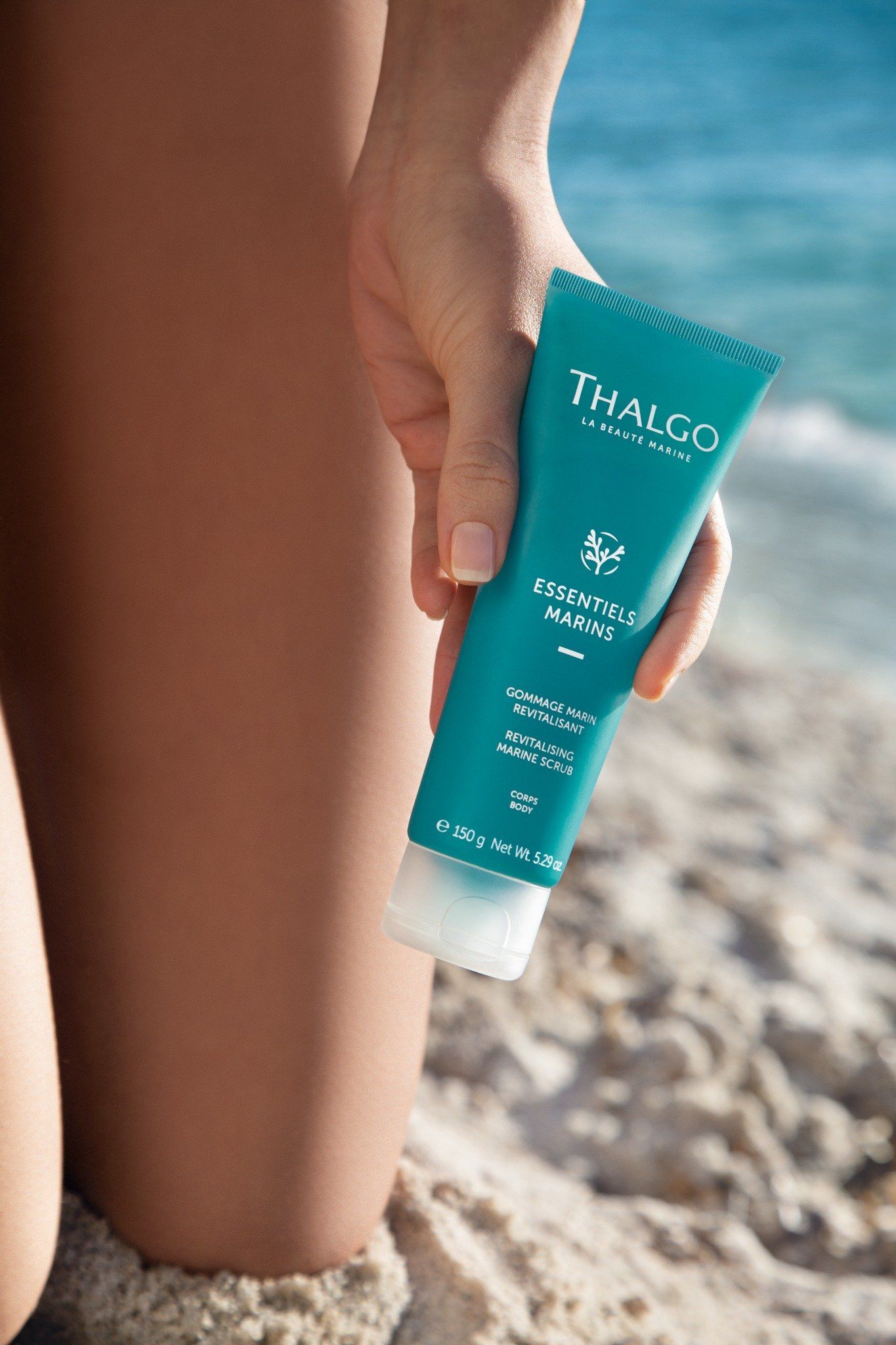 Gel tẩy tế bào chết cơ thể giúp da mềm mại với hương thơm tươi mát từ biển Revitalizing Marine Scrub