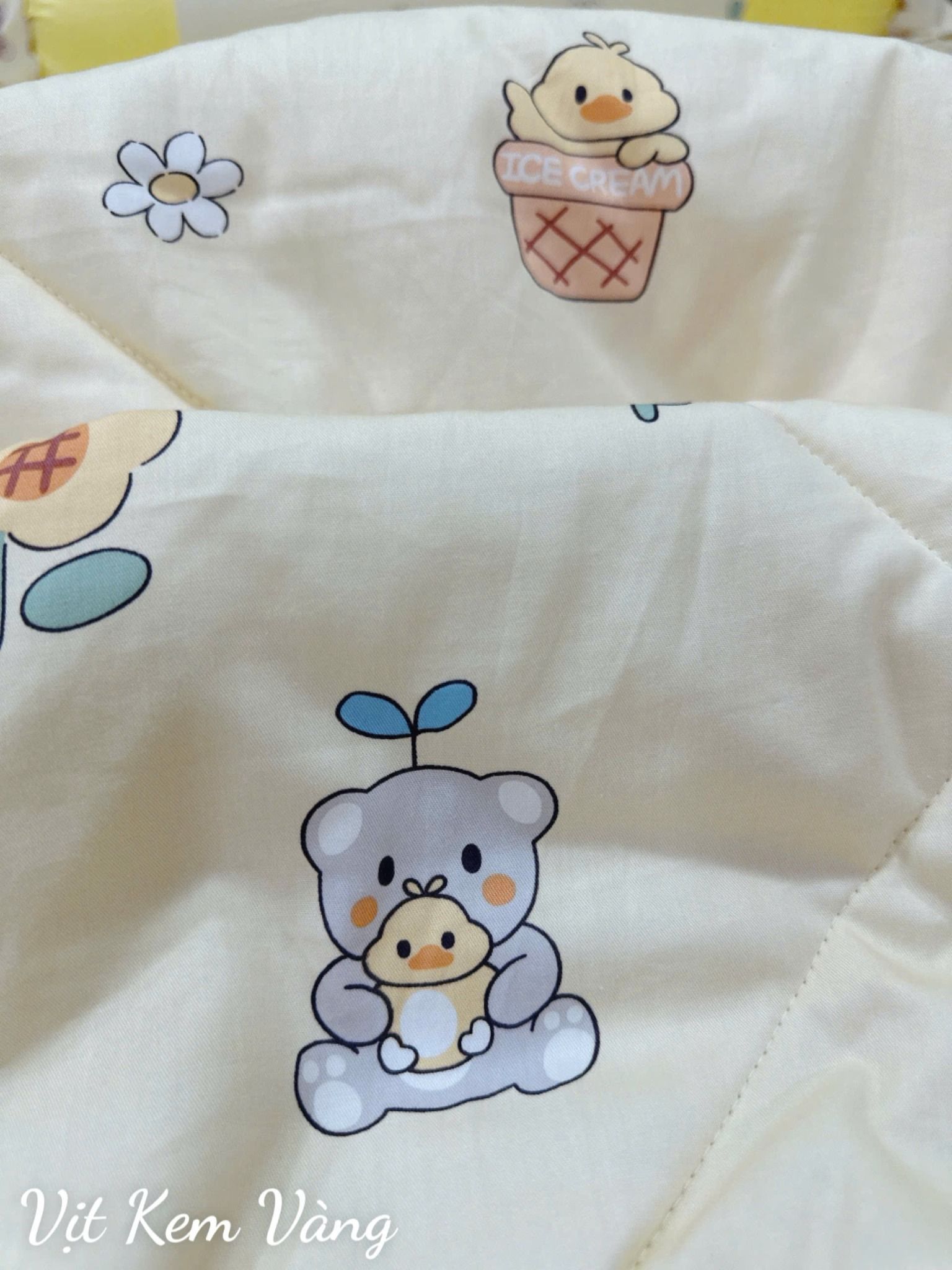 Satin Vịt Kem Vàng