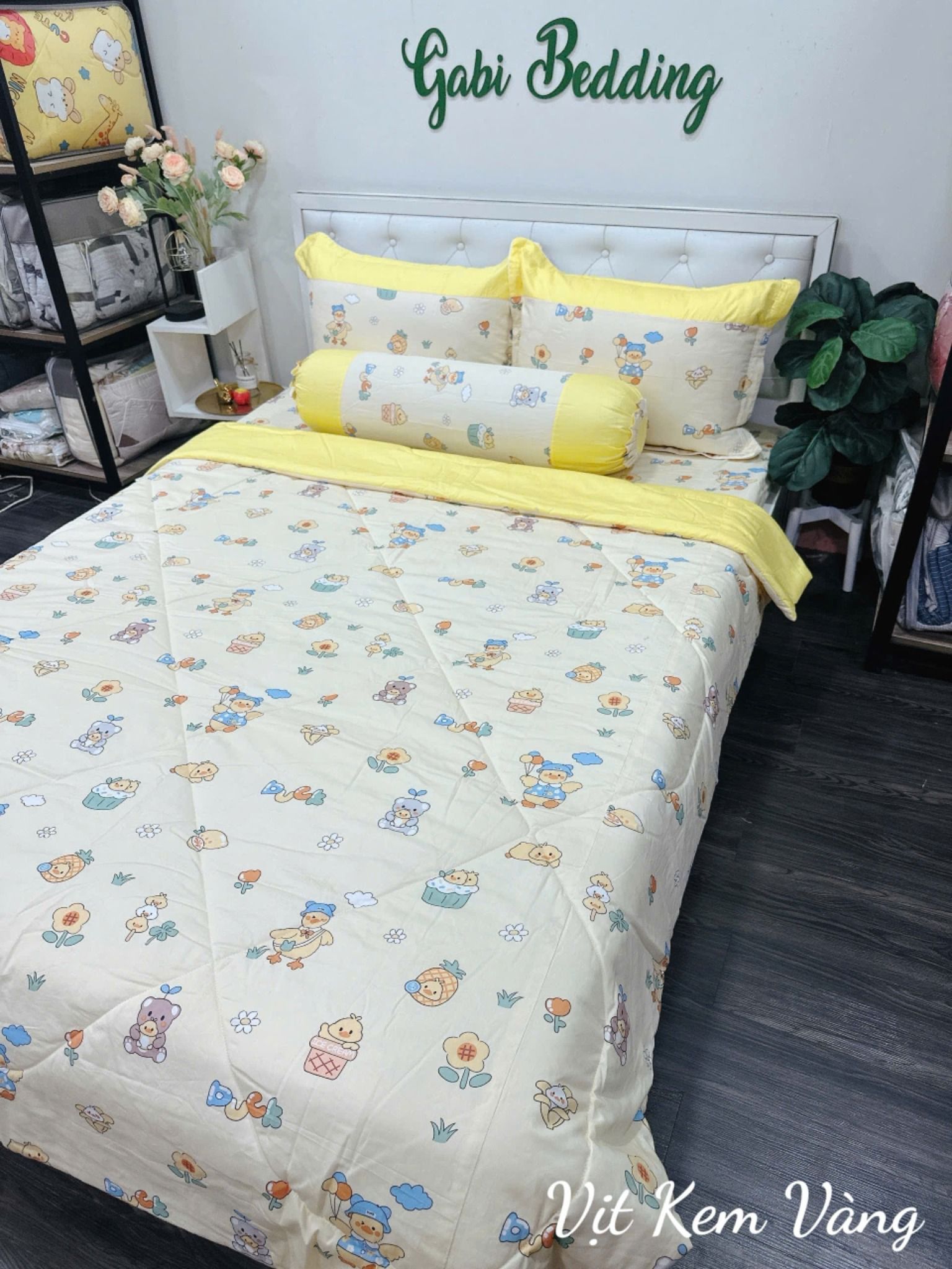 Satin Vịt Kem Vàng