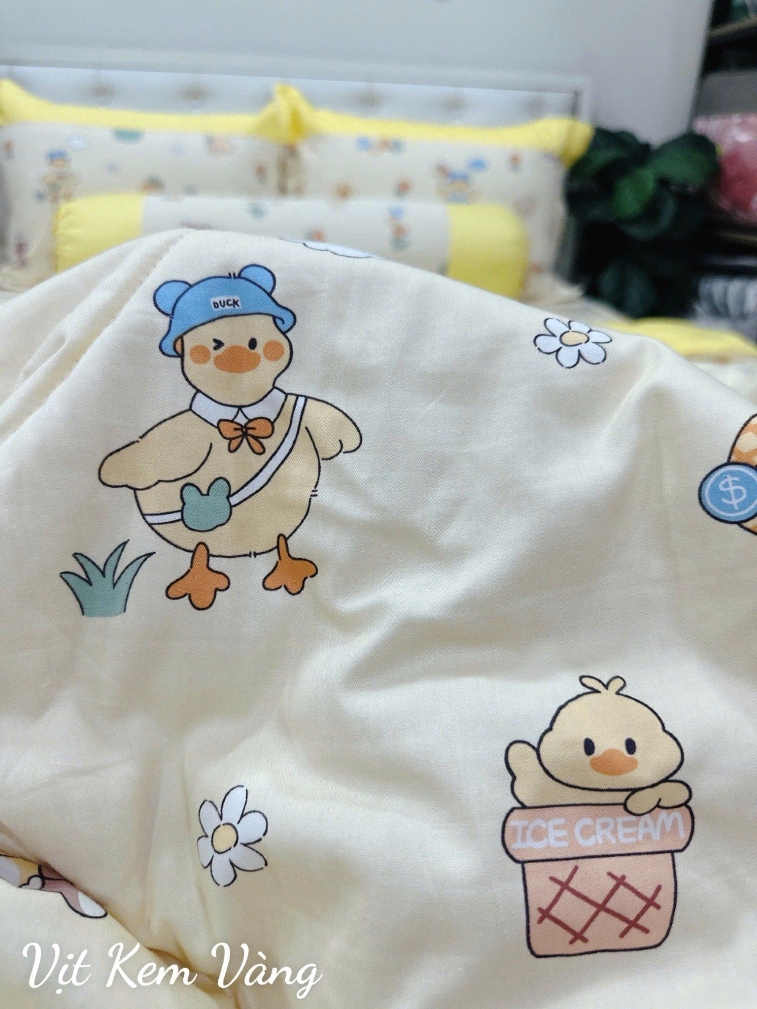 Satin Vịt Kem Vàng