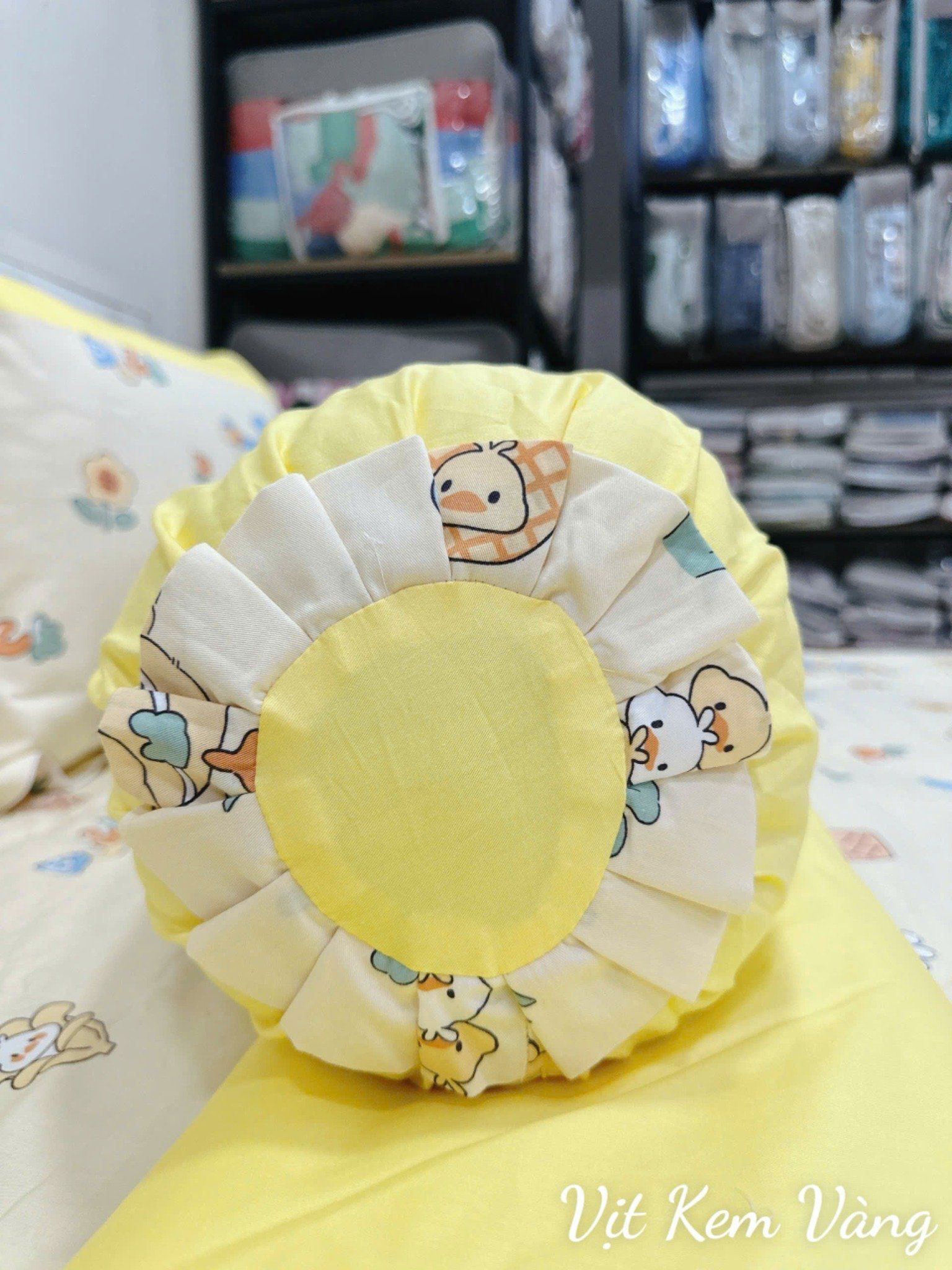Satin Vịt Kem Vàng