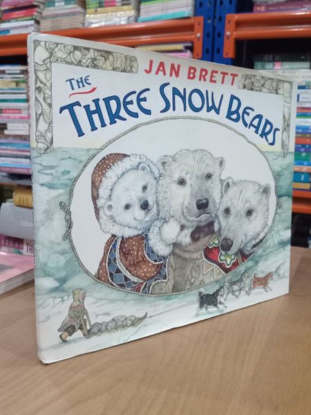 The three snow bears - Jan Brett – Momo Bookstore