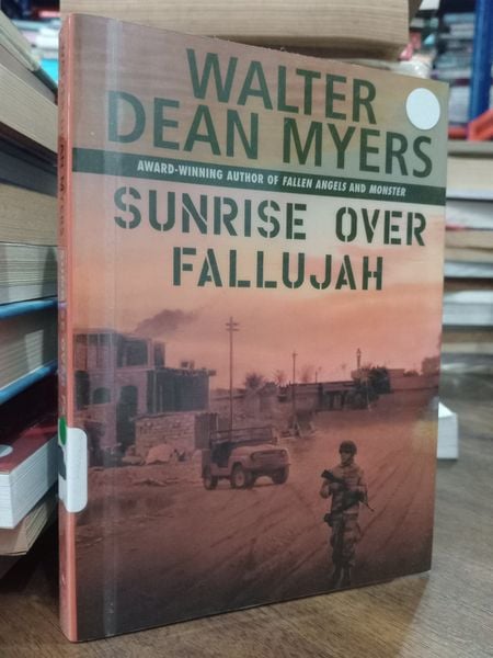 Sunrise over fallujah - Walter Dean Myers – Momo Bookstore