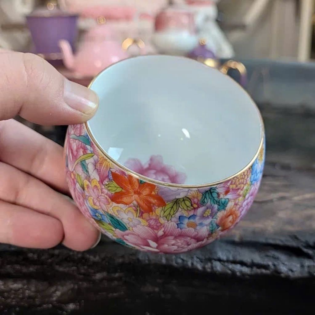 Quà tặng sếp thăng chức - Chén Uống Trà Gốm Sứ Vẽ Hoa Nổi BKCECN-9269