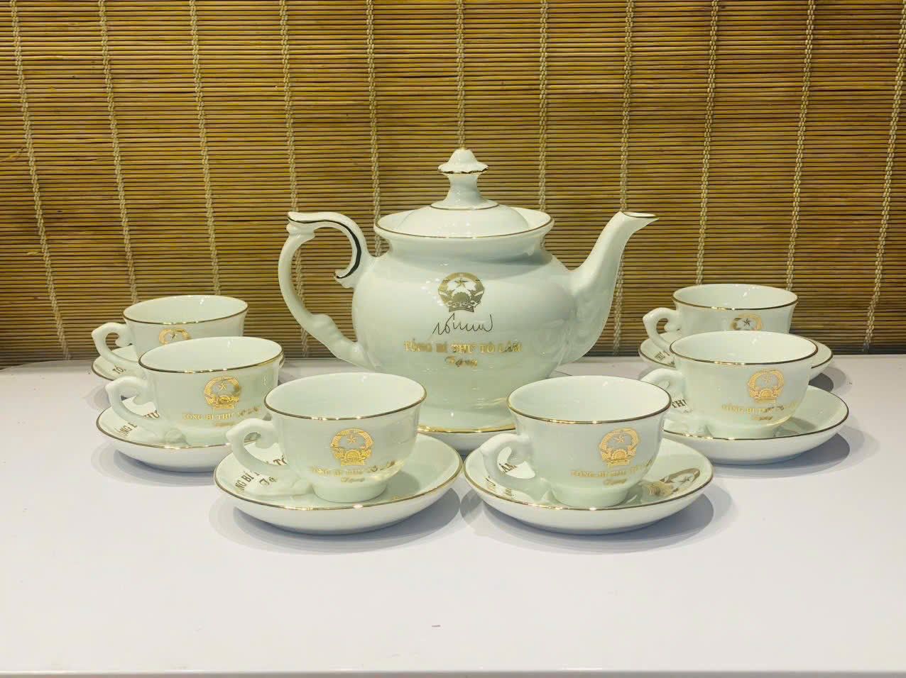 Bộ ấm chén tổng bí thư Tô Lâm có chữ kí 650 ml BKCEVN-8110