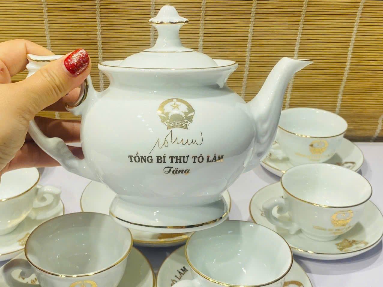 Bộ ấm chén tổng bí thư Tô Lâm có chữ kí 650 ml BKCEVN-8110