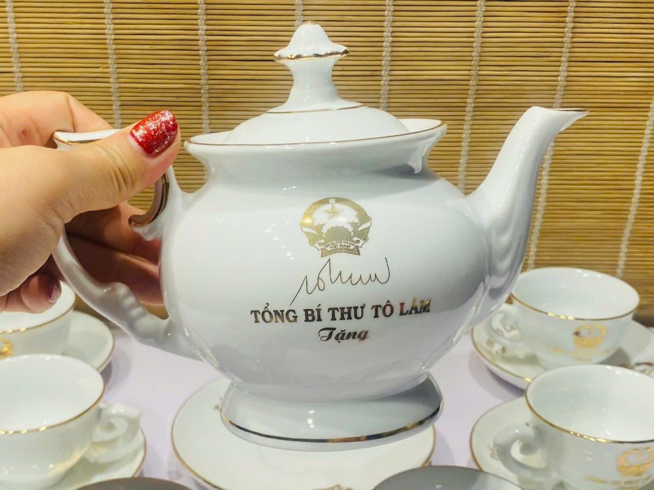Bộ ấm chén tổng bí thư Tô Lâm có chữ kí 650 ml BKCEVN-8110