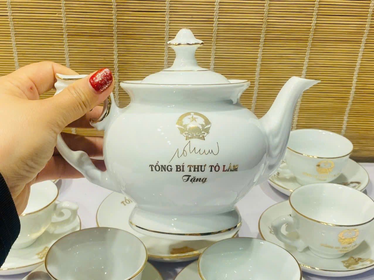 Bộ ấm chén tổng bí thư Tô Lâm có chữ kí 650 ml BKCEVN-8110