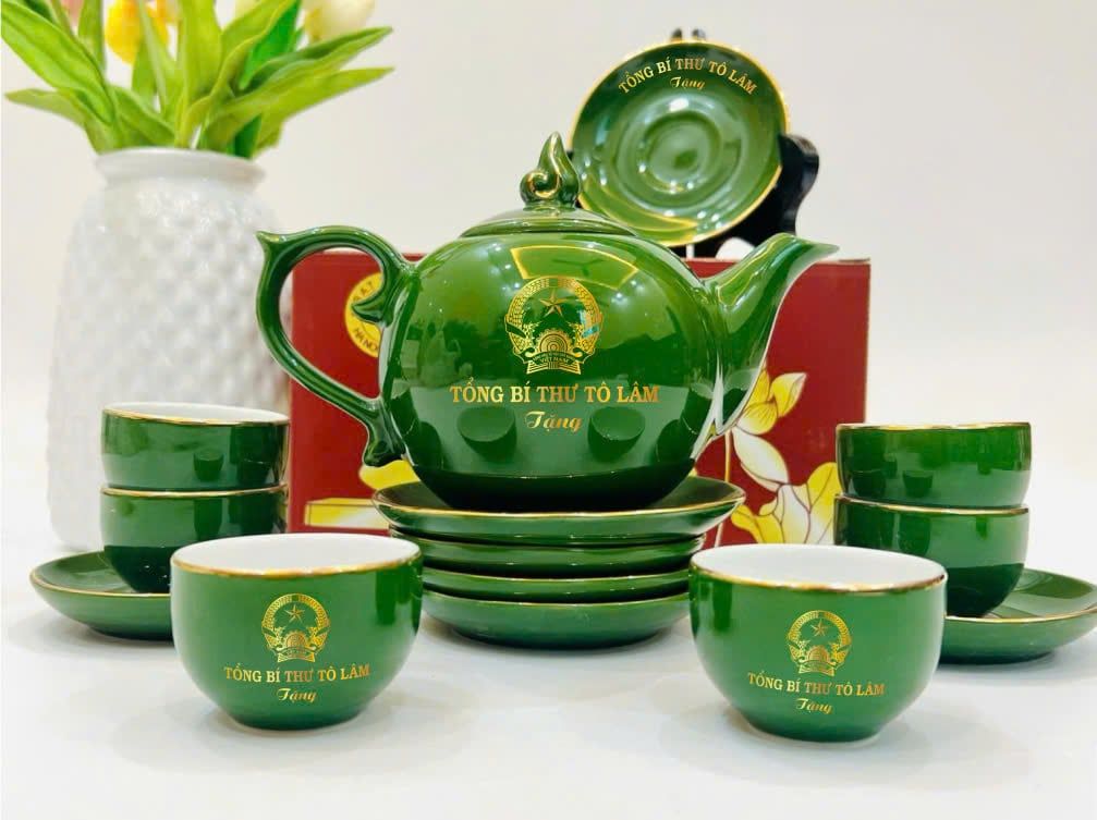 Bộ ấm chén in Tổng bí thư Tô Lâm dung tích 650 ml