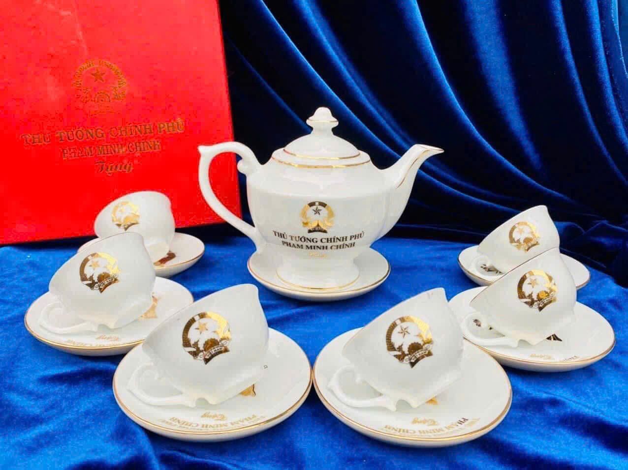 Bộ ấm chén Thủ tướng chính phủ Phạm Minh Chính vẽ vàng BKCEVN-8119