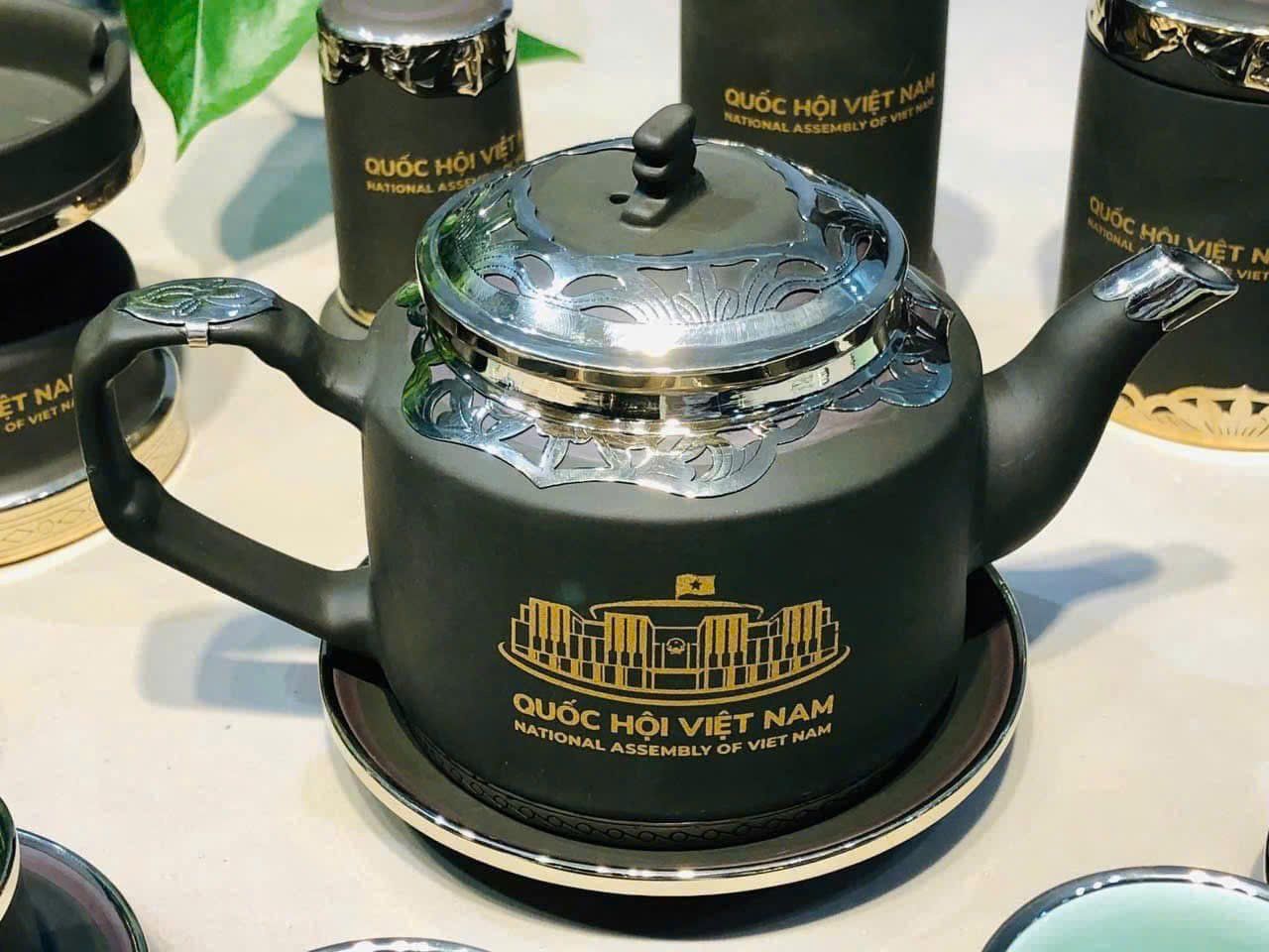 Bộ ấm chén in logo Quốc hội Việt Nam men xanh lục vẽ vàng 24k BKCEVN-8130