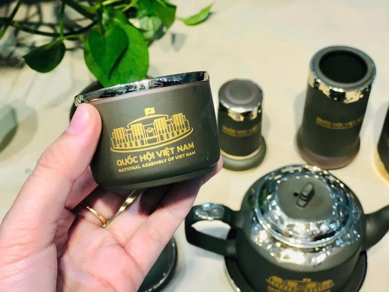 Bộ ấm chén in logo Quốc hội Việt Nam men xanh lục vẽ vàng 24k BKCEVN-8130