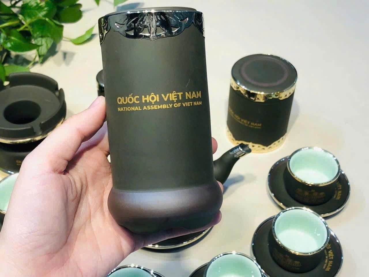 Bộ ấm chén in logo Quốc hội Việt Nam men xanh lục vẽ vàng 24k BKCEVN-8130