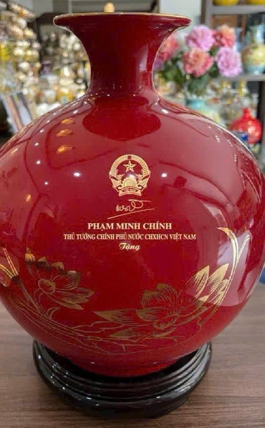 Bình hút lộc in logo Thủ tướng Phạm Minh Chính