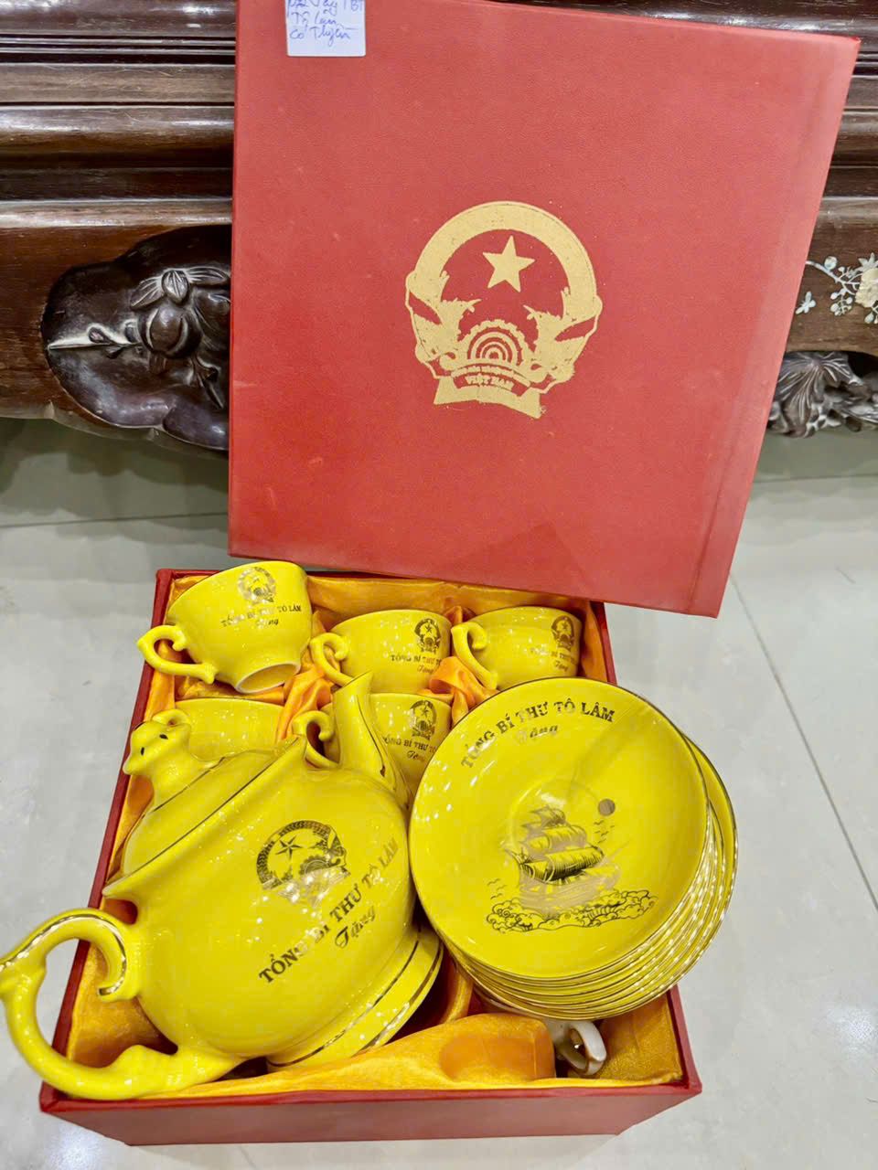 Bộ ấm chén Phú Quý in logo Tổng bí thư Tô Lâm vẽ vàng hoạ tiết thuyền buồm 600ml