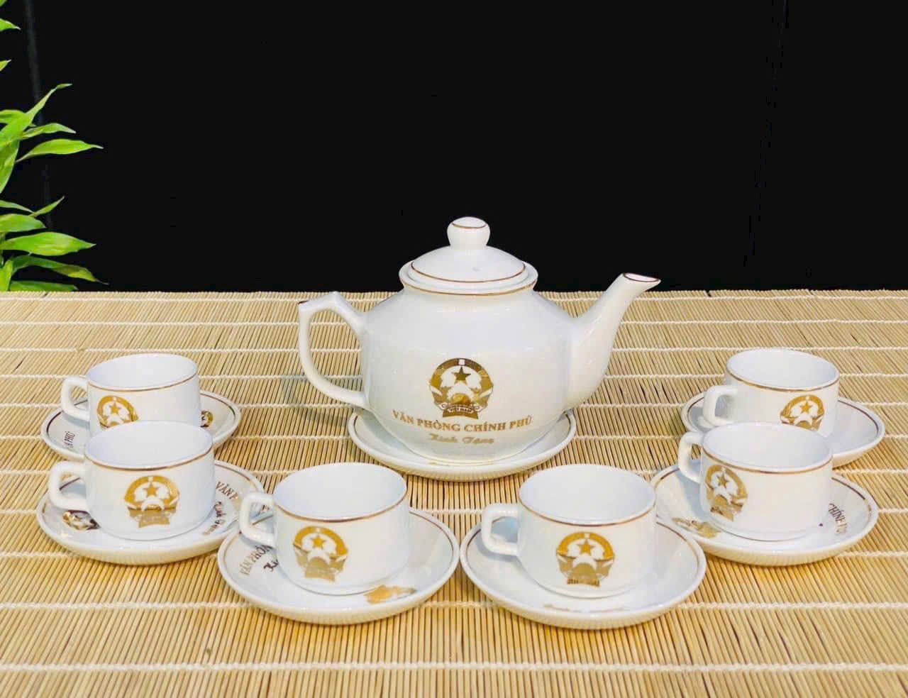 Bộ ấm chén in logo Văn phòng chính phủ Việt Nam vẽ chỉ vàng 24k BKCEVN-8134
