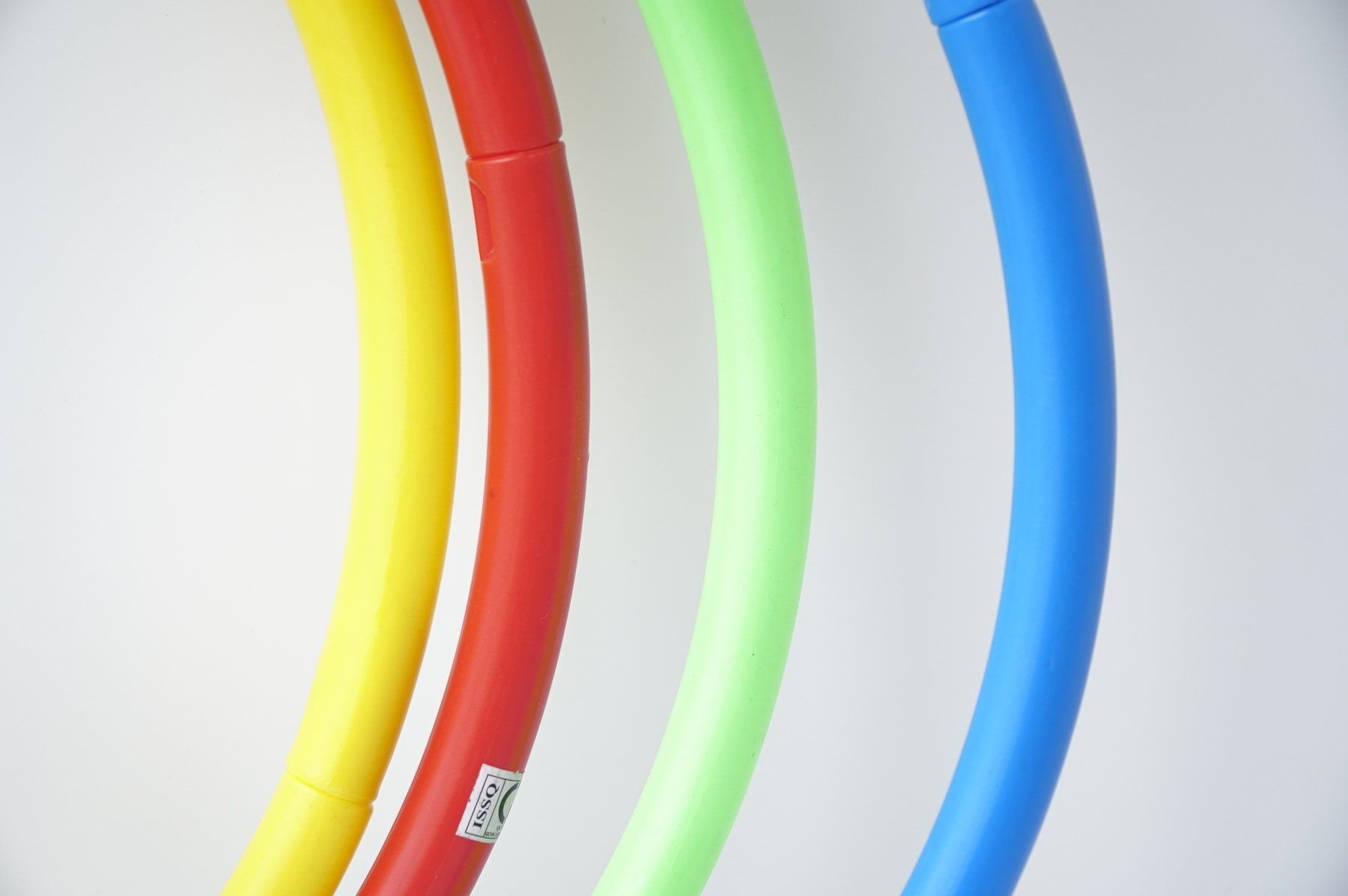 Vòng ném nhựa 20cm – Vòng tròn thể dục, vòng ném cổ chai, đồ chơi vận động cho bé