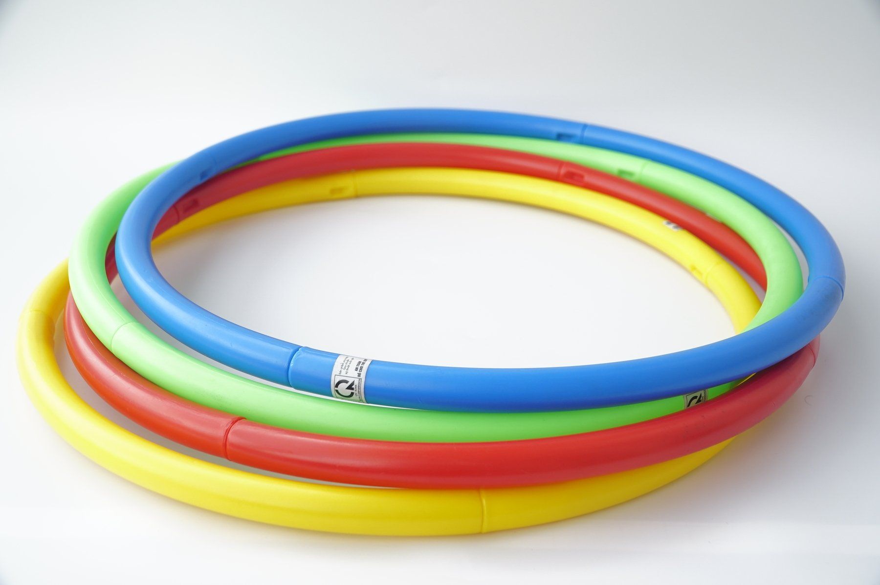 Vòng ném nhựa 20cm – Vòng tròn thể dục, vòng ném cổ chai, đồ chơi vận động cho bé