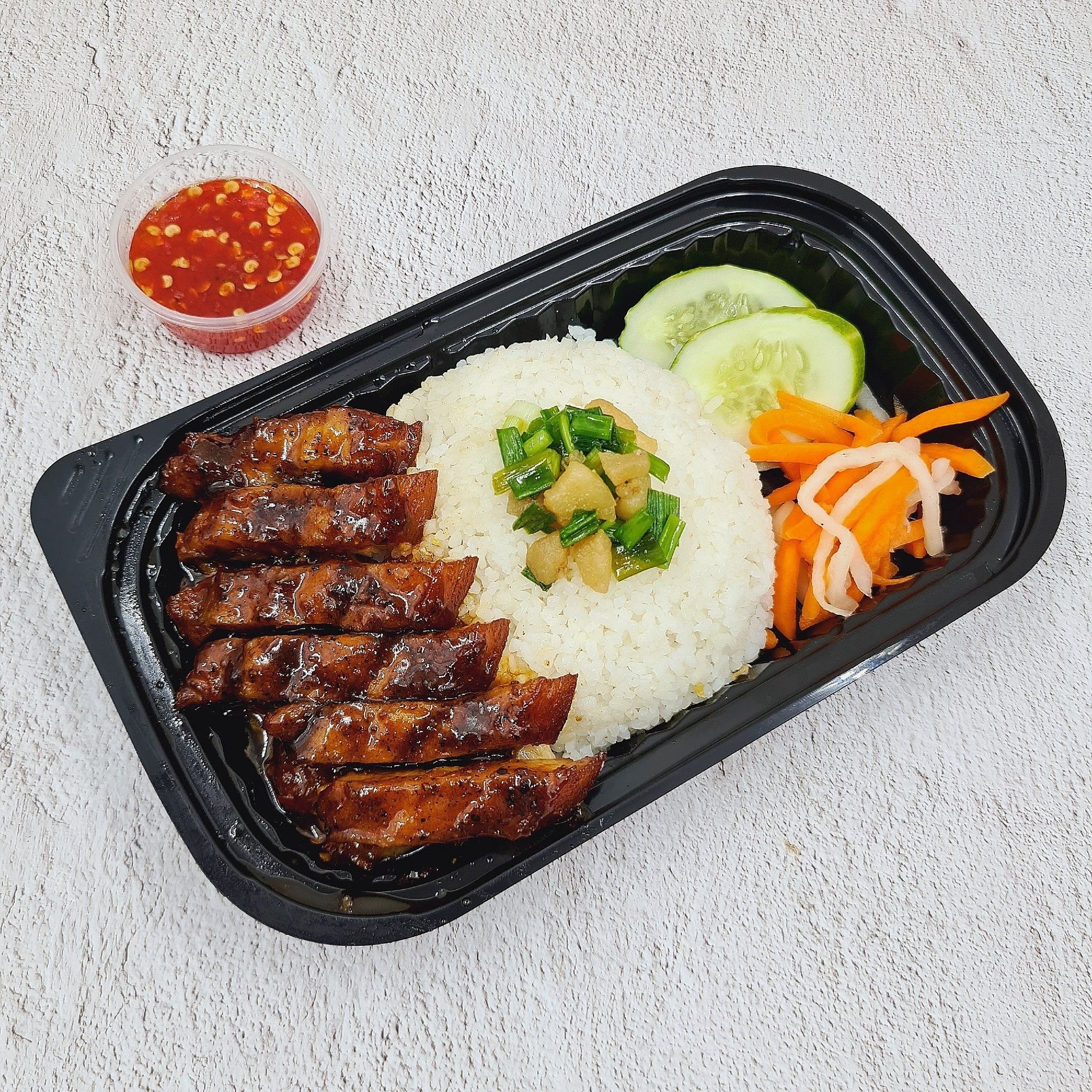 Cơm Ba Rọi Rút Sườn Xốt Mắc Khén
