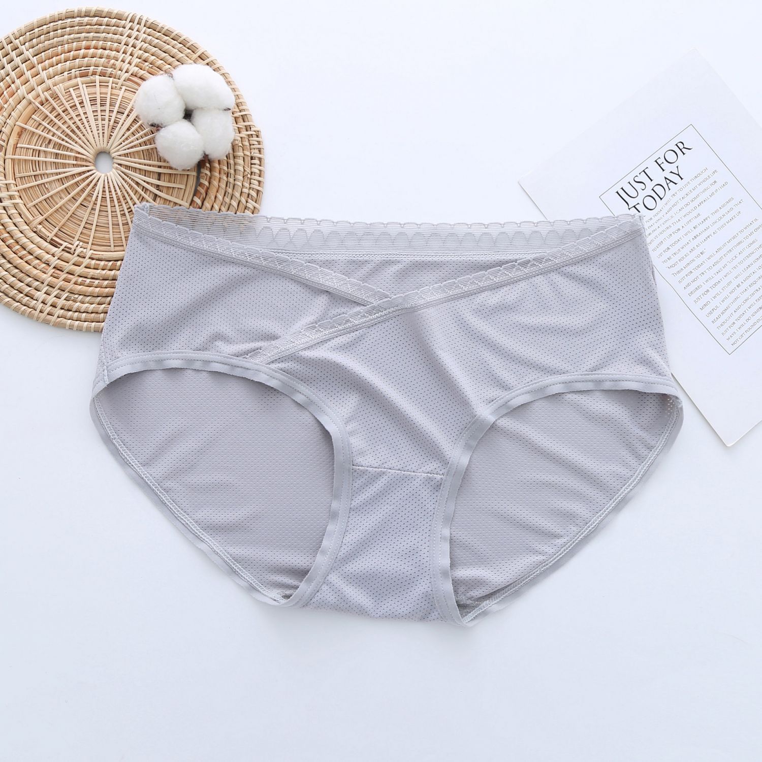 Set 3 Quần lót bầu Vic cạp chéo kháng khuẩn 3 lớp carbon hoạt tính (Màu ngẫu nhiên)