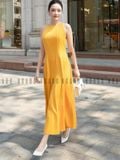 Đầm vàng cổ yếm