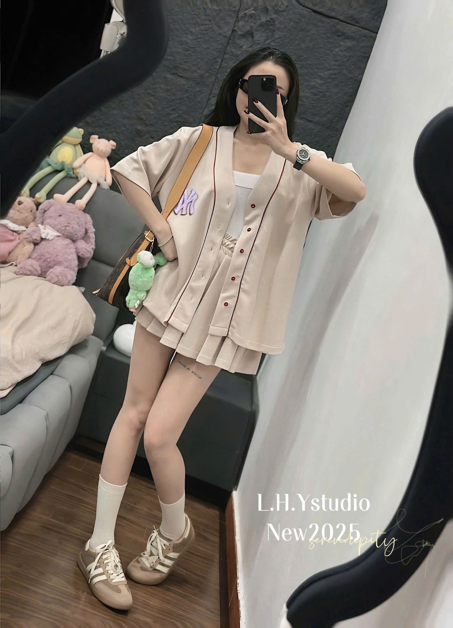 Set 2 món áo Ny cài nút mix chân váy xếp ly xịn xò - BE - Q137