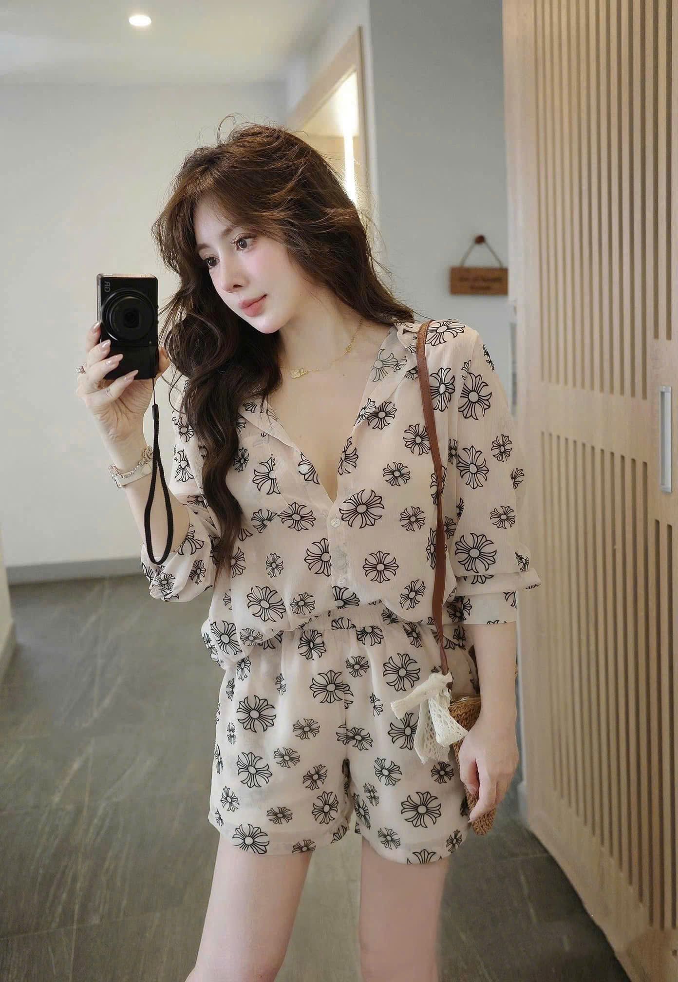 Set áo sơ mi tay dài mix quần short lưng chun họa tiết chrom đi biển basic - T626