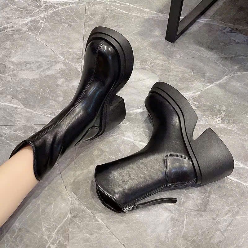 Boot cổ thấp màu đen size 35 - Q262