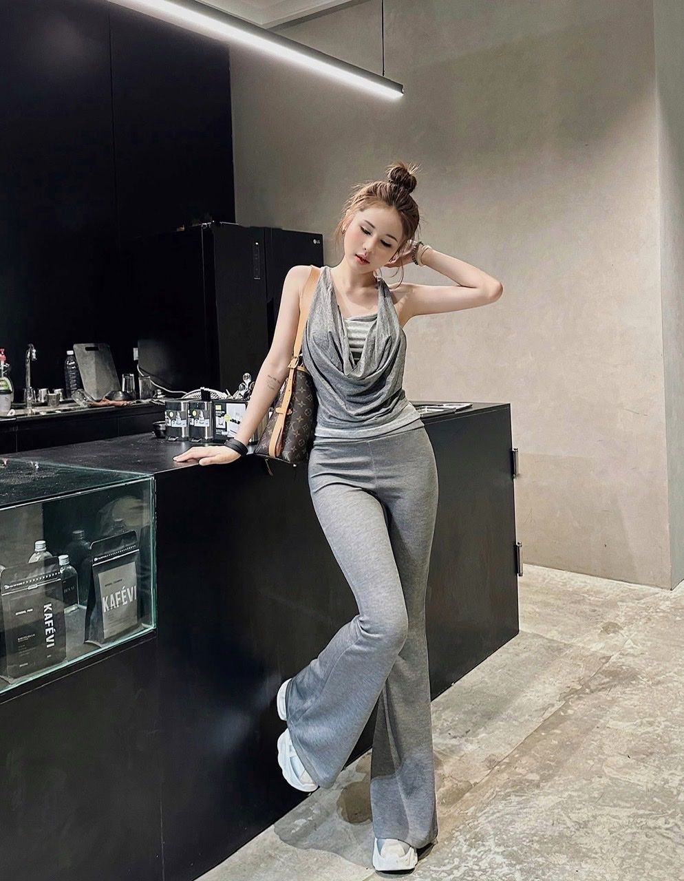 Set áo ba lỗ phối cổ đổ mix quần suông ống loe dáng dài - XÁM - T621