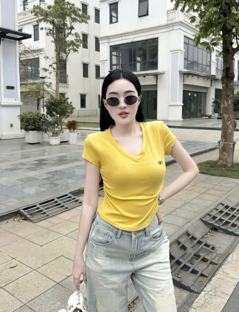 Áo thun cổ tim nhún eo ALO siêu hot - VÀNG - T672