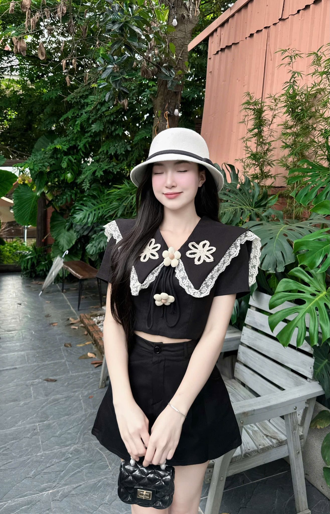 Set áo viền ren đính hoa mix quần short siêu xinh - ĐEN - Q84 ( eo S<68, M<72 )