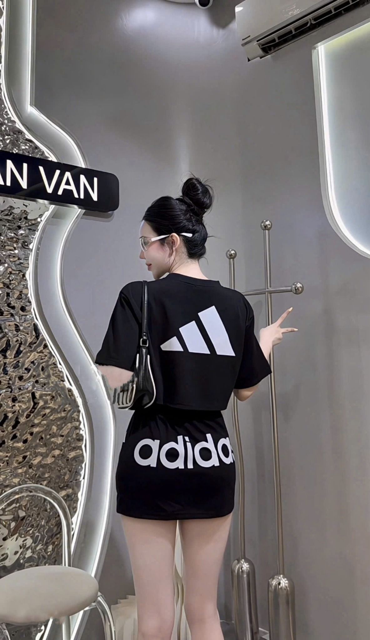 Set áo croptop ADIDAS mix chân váy dây rút - ĐEN - Q97