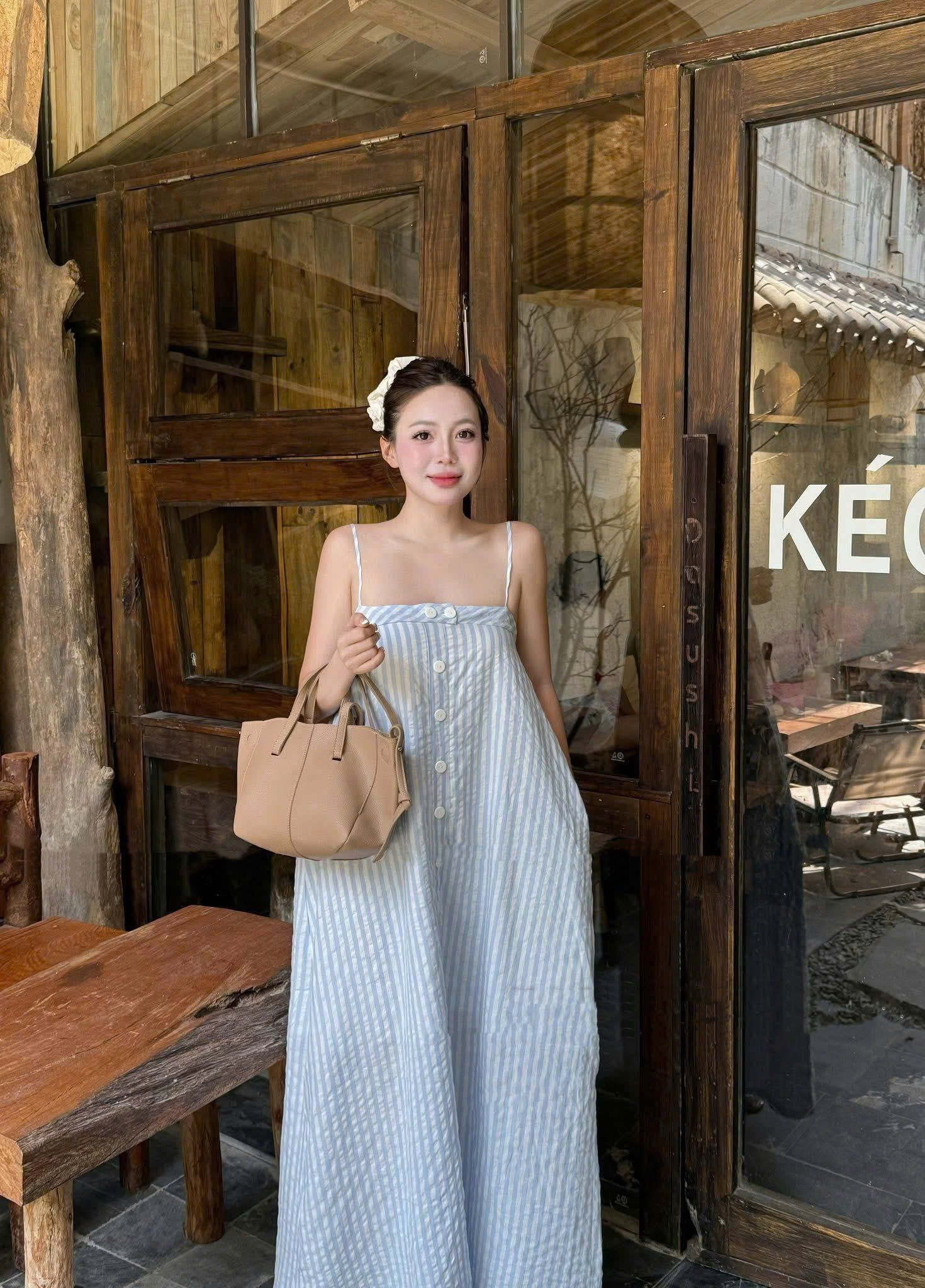 Váy kẻ 2s đính khuy dáng xòe nhẹ nhàng - Q99