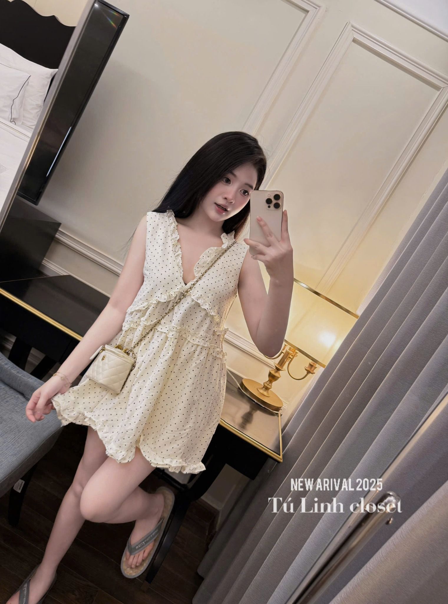 Váy babydoll cổ v họa tiết chấm bi siêu hot - KEM - Q221