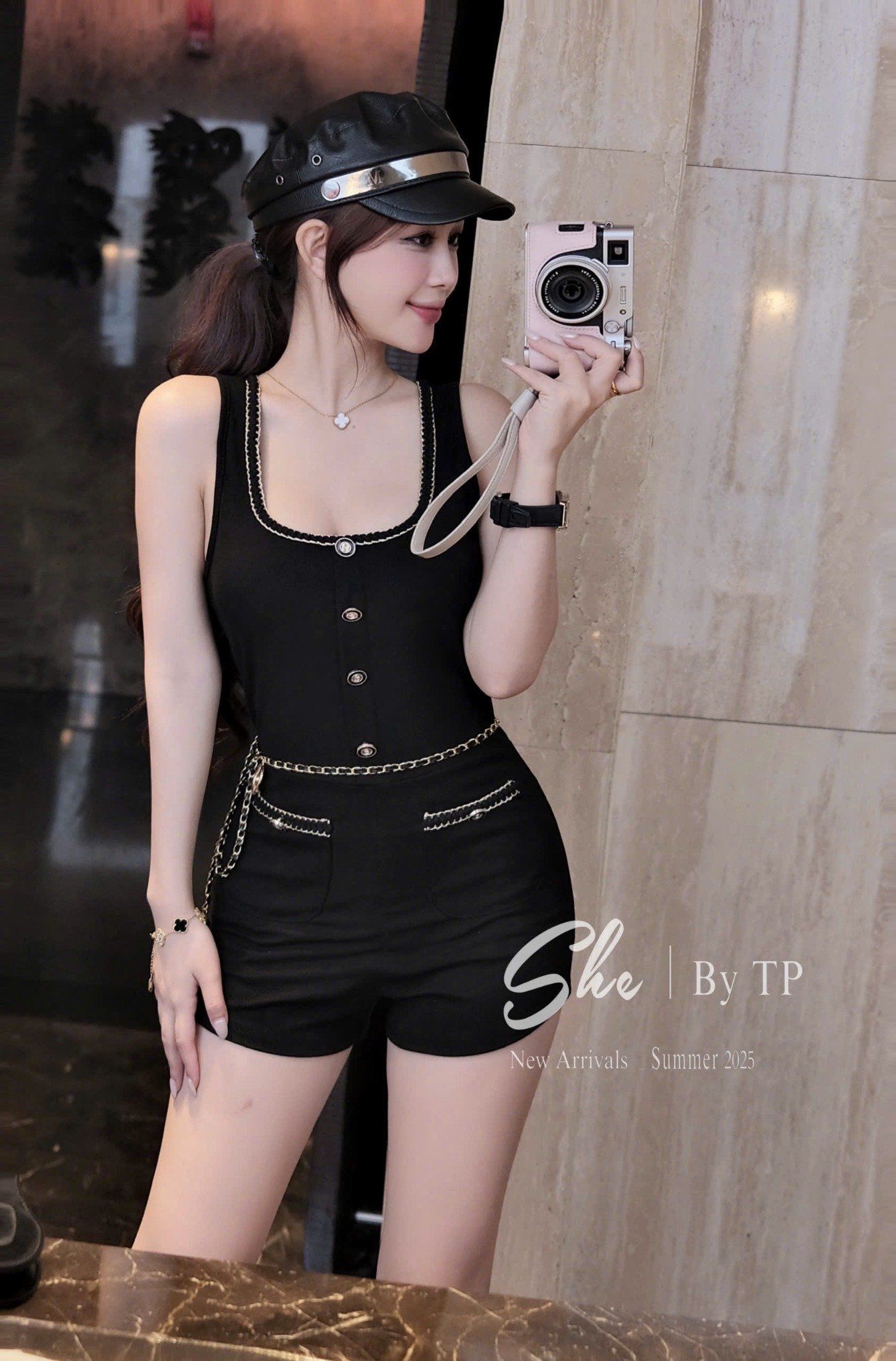Jumsuit cộc tay phối nút và kèm đai - Q396
