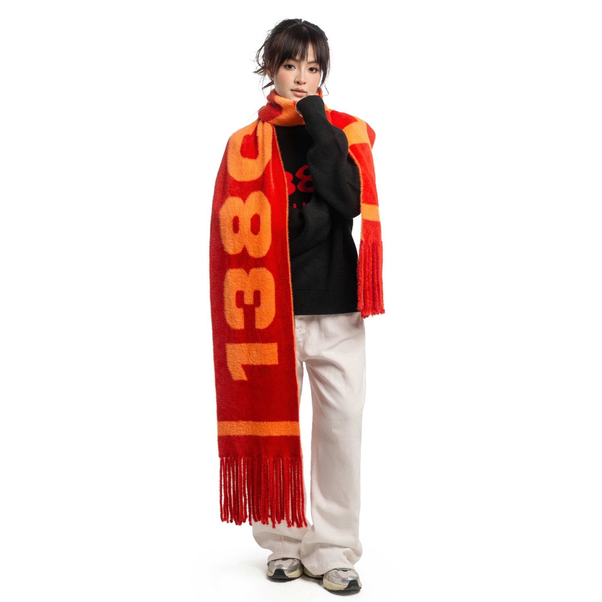 BURNING LOVE KNIT FUZZY SCARF
