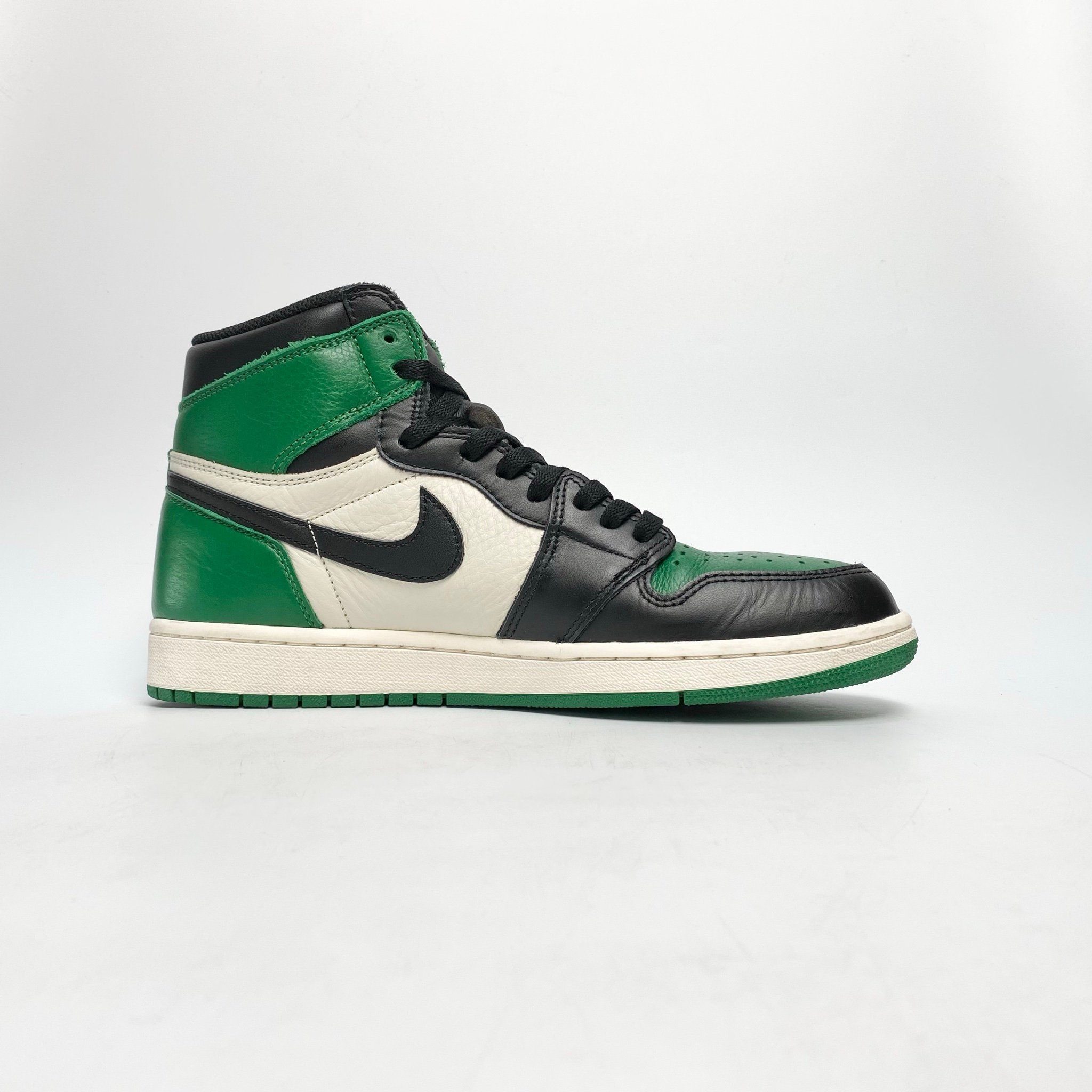 NIKE AIR JORDAN 1 RETRO HIGH OG PINE GREEN 555088-302