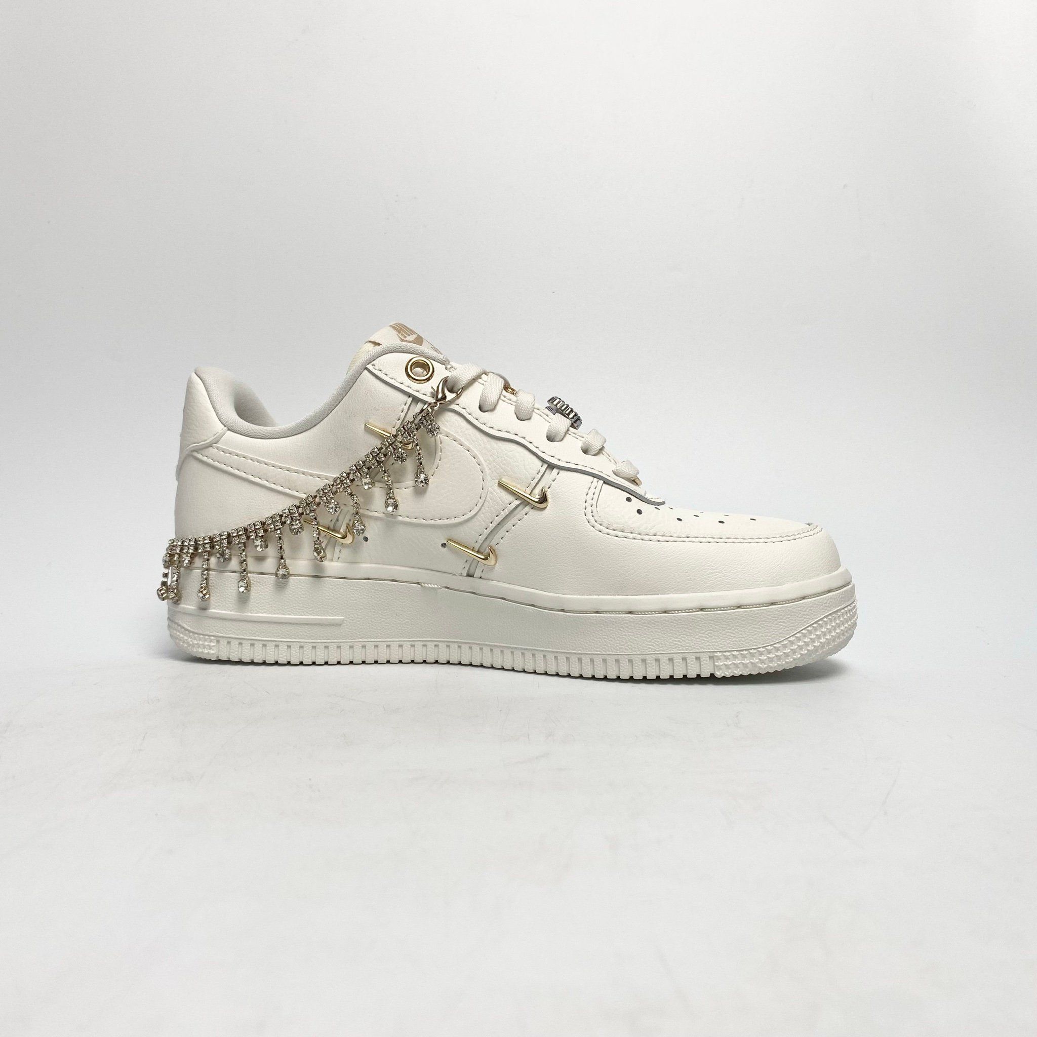NIKE AIR FORCE 1 LOW WHITE MINI GOLD SWOOSHES FV3654-111