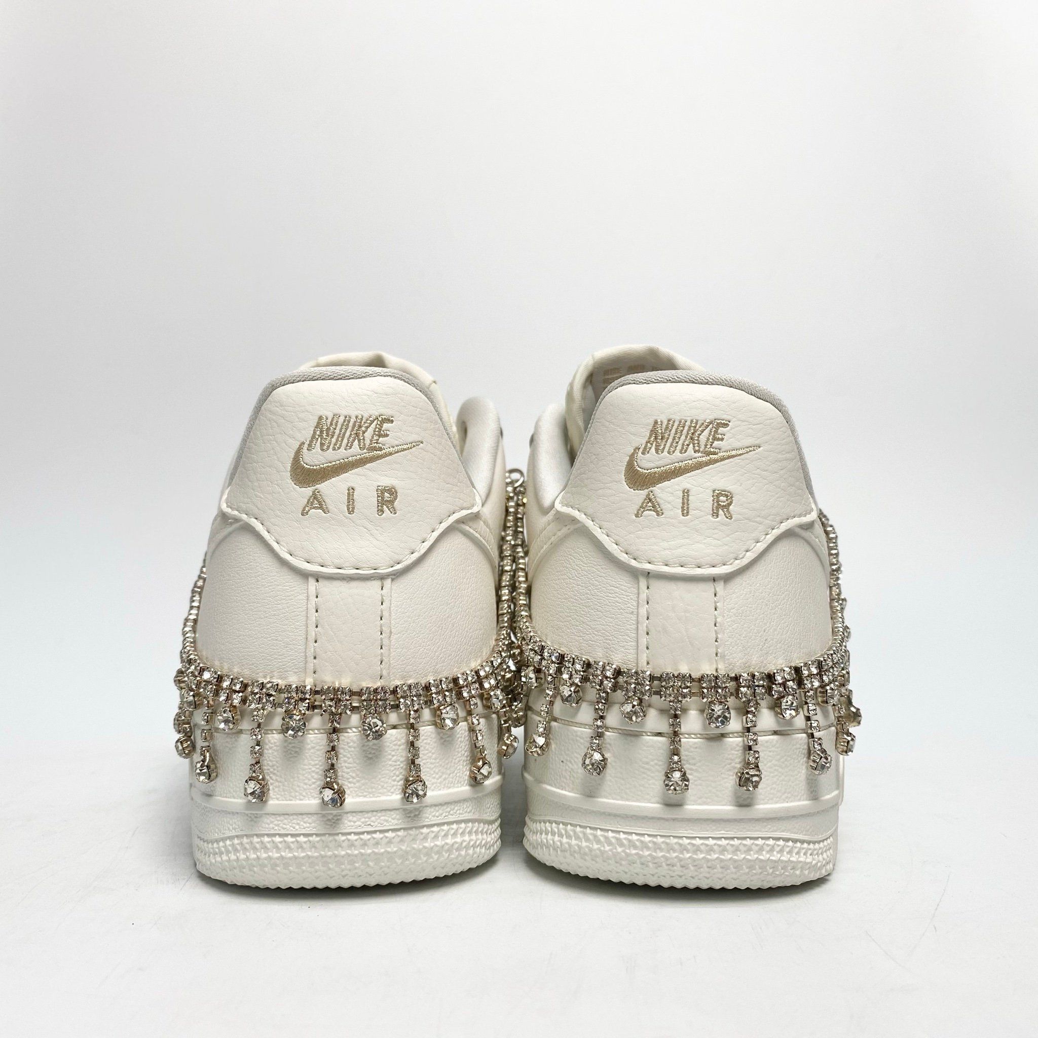 NIKE AIR FORCE 1 LOW WHITE MINI GOLD SWOOSHES FV3654-111