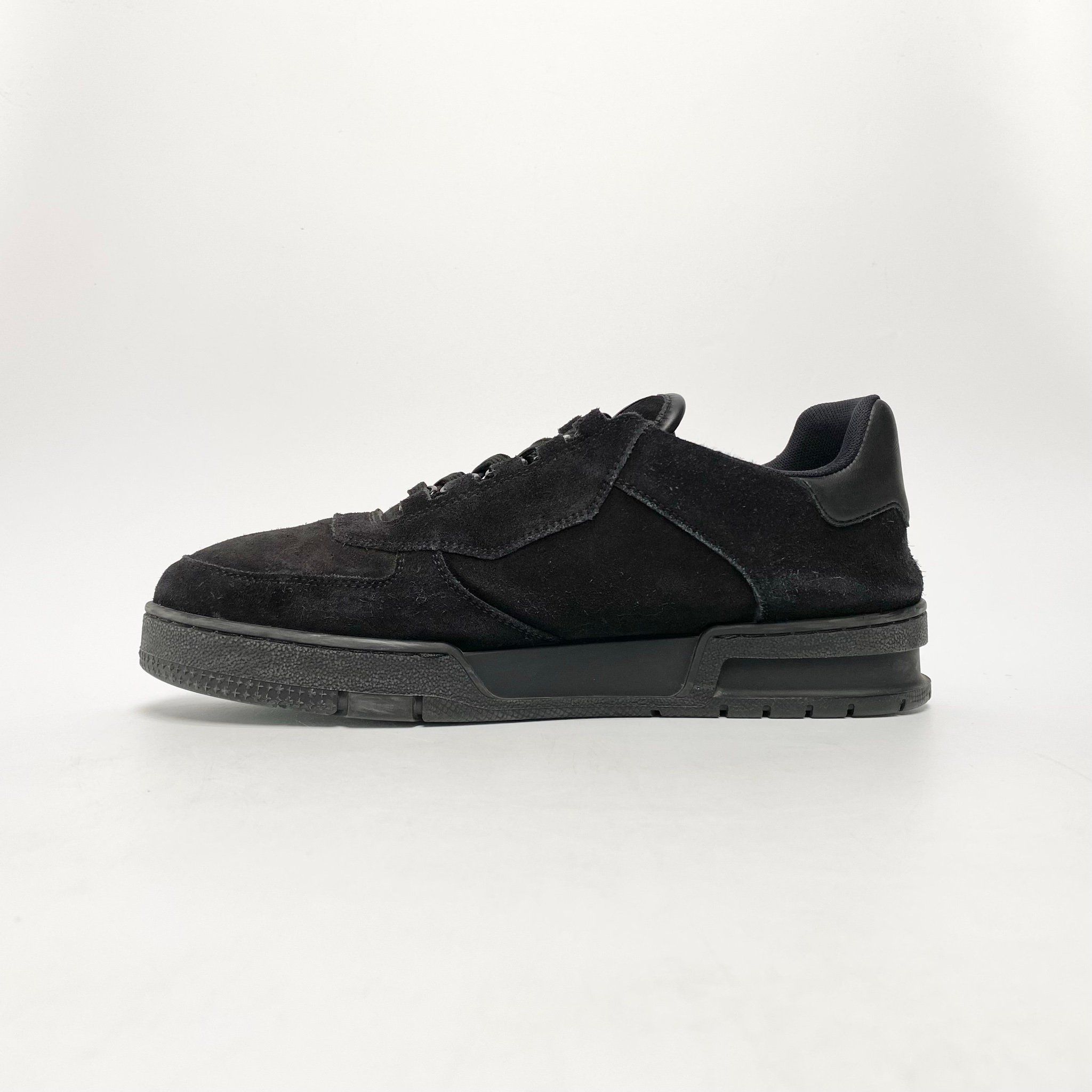 LOUIS VUITTON LV TRAINER BLACK SUEDE
