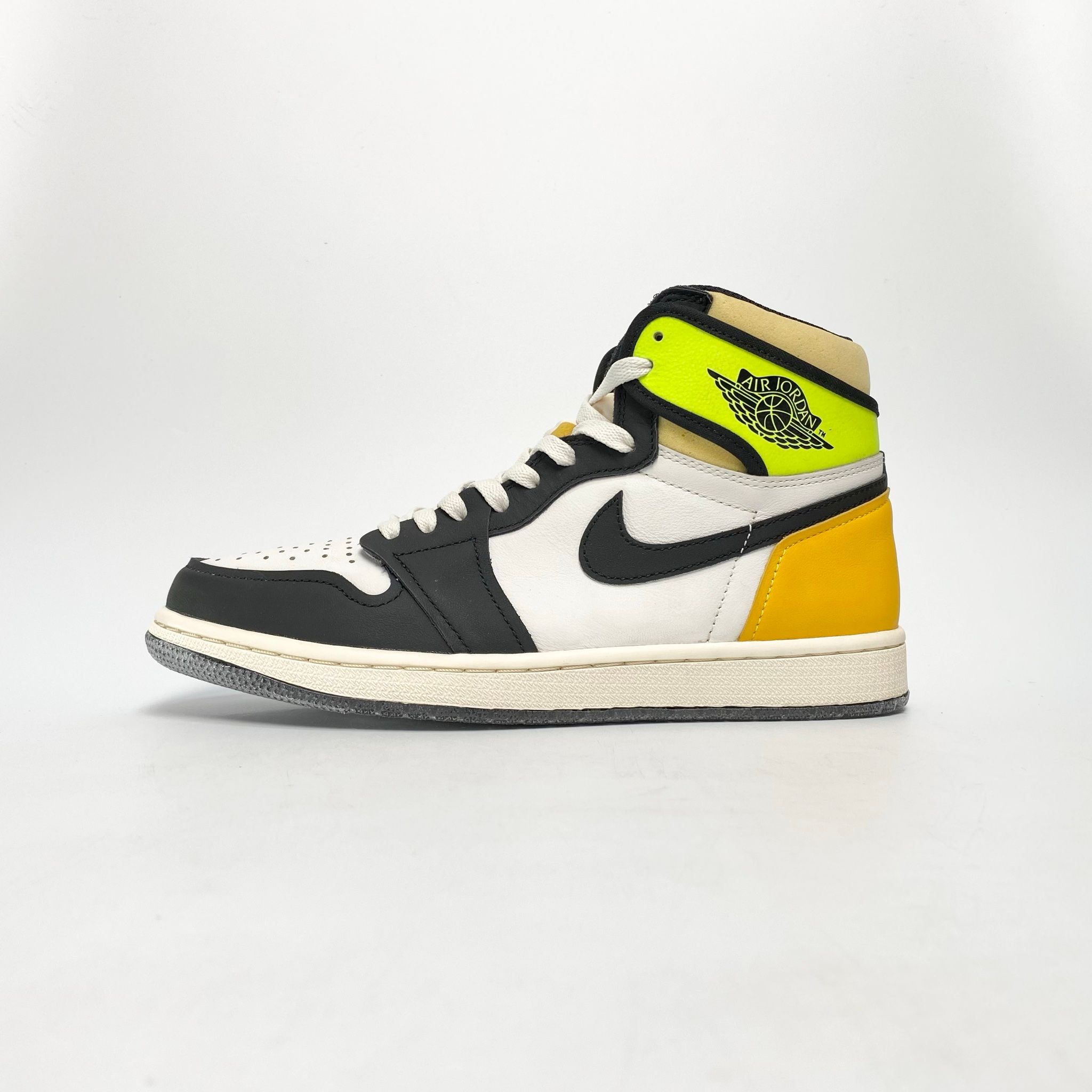 NIKE AIR JORDAN 1 RETRO HIGH OG VOLT GOLD 555088-118